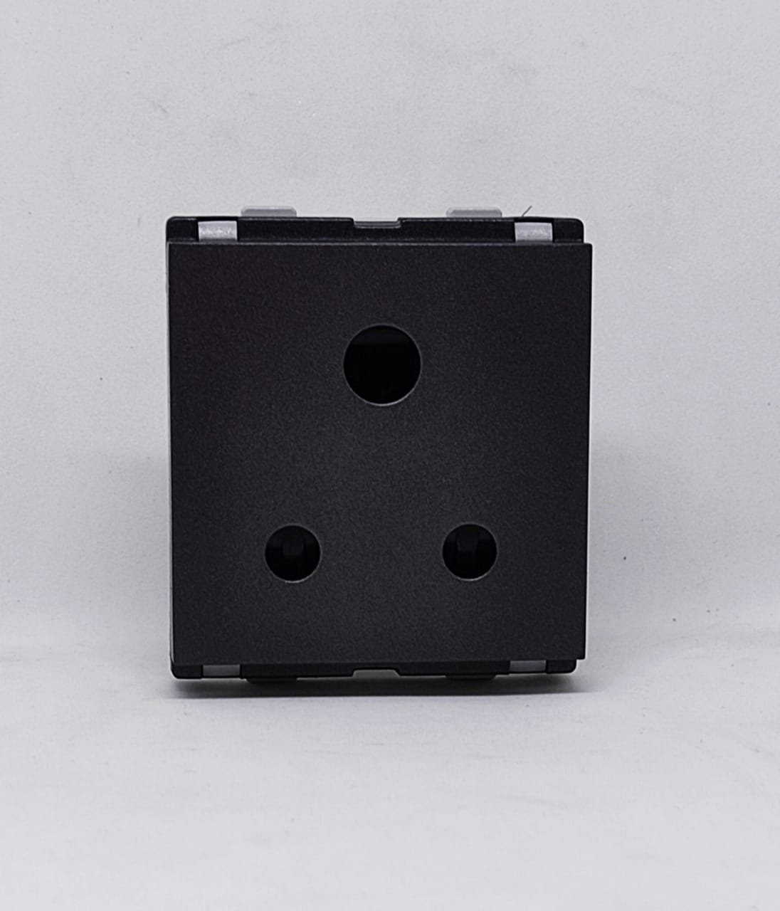  curve 6A 3 Pin Socket (2M)
